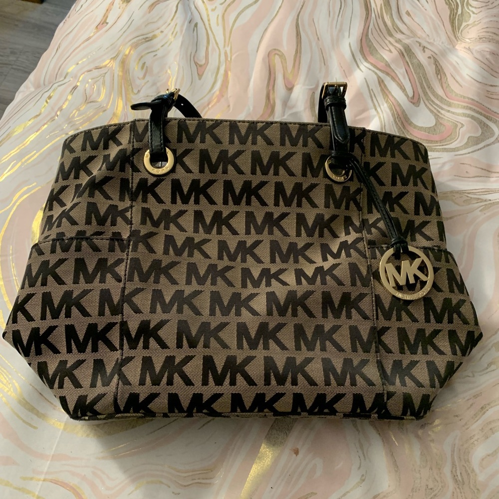 Michael Kors Signature Tote with matching Wallet